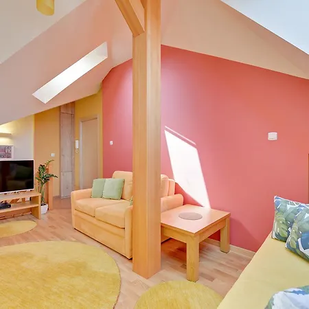 Lion - Avocado Апартаменти